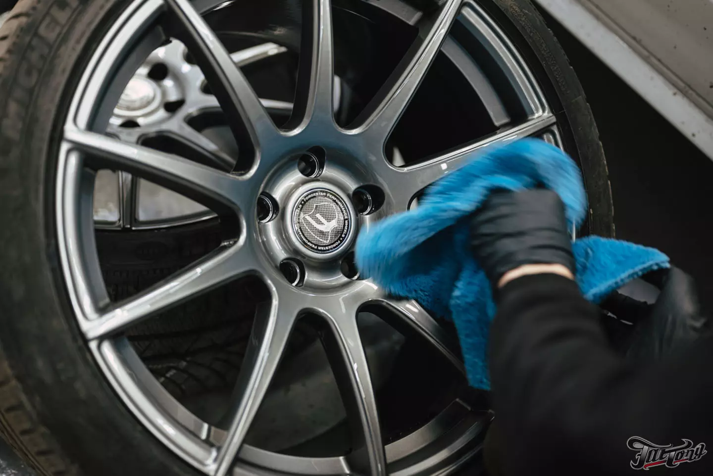 Техническое обслуживание Ford Mustang, установка усиленной тормозной системы, окрас и керамика дисков